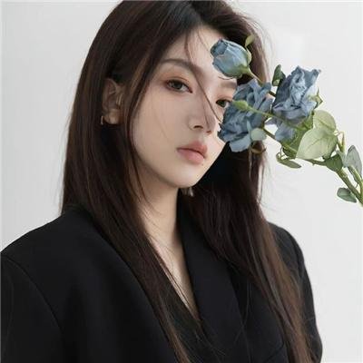 沧海遗珠映月寒